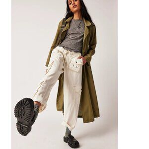 Free People Tahiti Low Rise Straight Leg Cargo Pants Women’s in Tofu 4J2